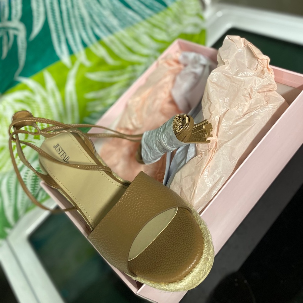 Tan sandals. - Picture 3 of 3